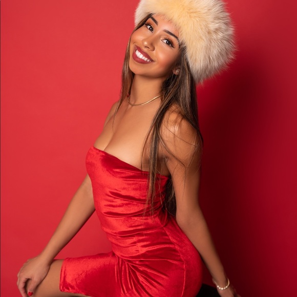 Pretty little thing Red velvet mini dress - Picture 4 of 8